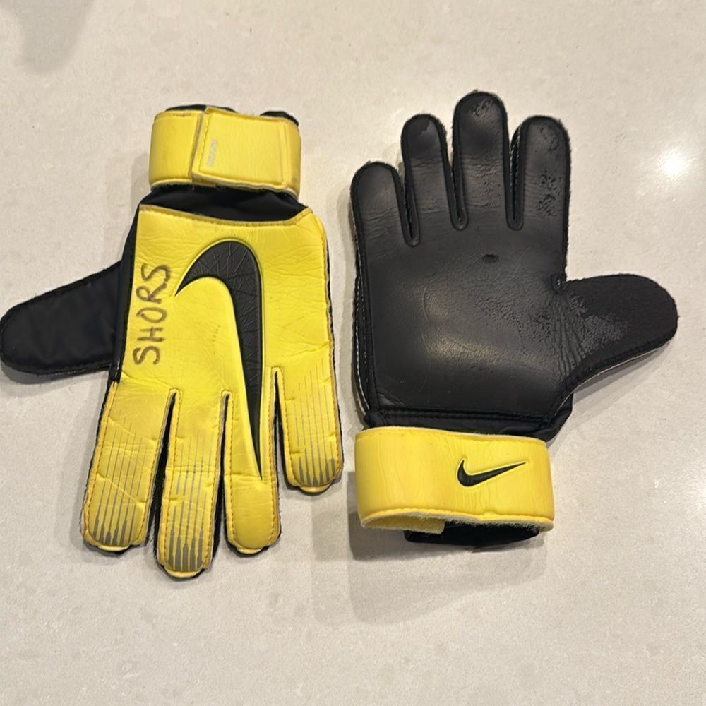 Nike soccer goalie gloves size 7 vapor grip. Lots pf life left.